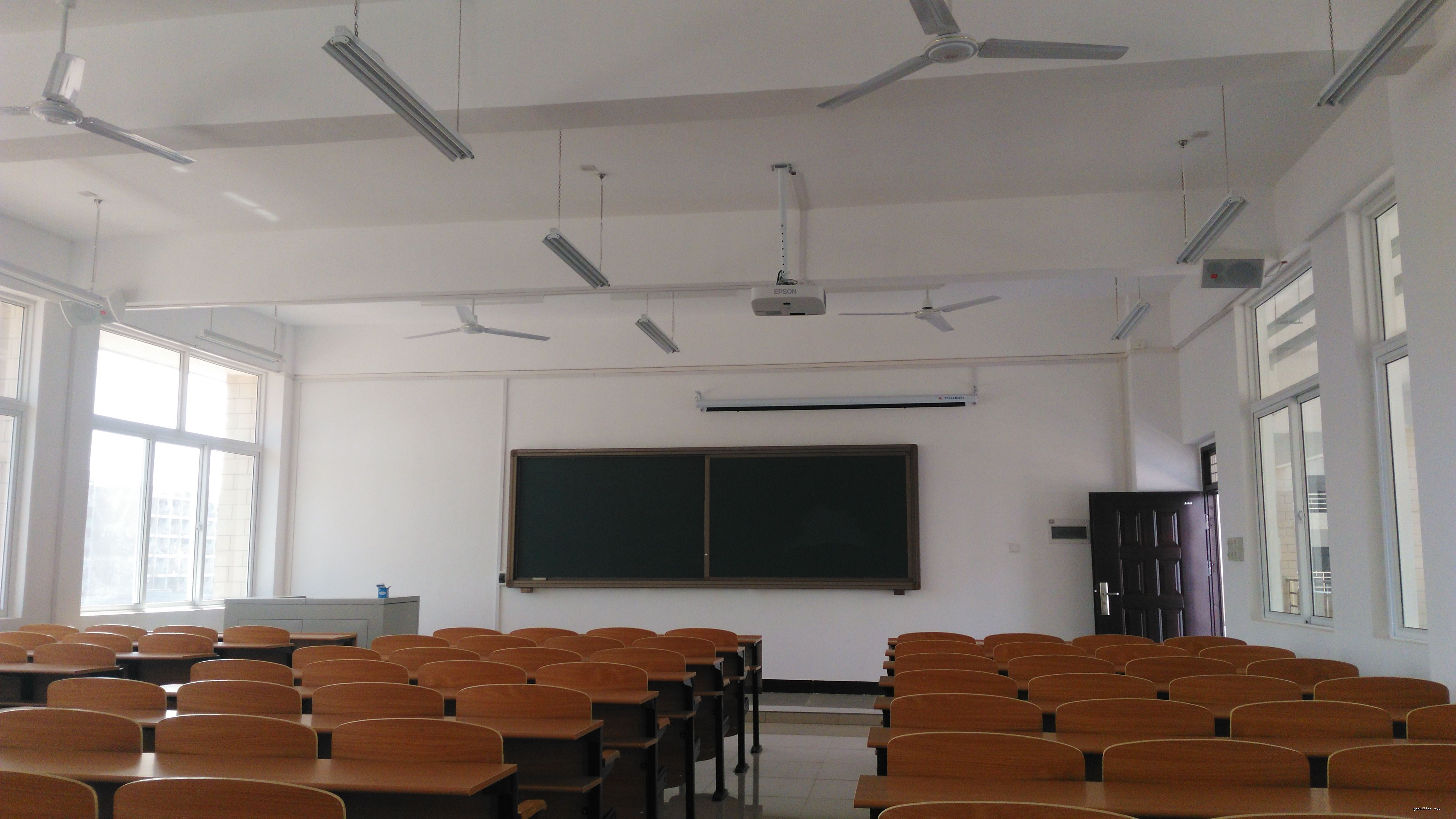 雁山師大多媒體教室